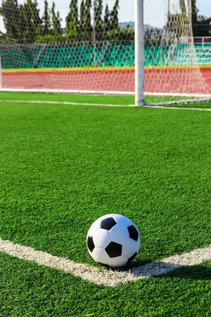Terrains et terrains de football en herbe artificielle : révolutionner le jeu sur tous les lieux